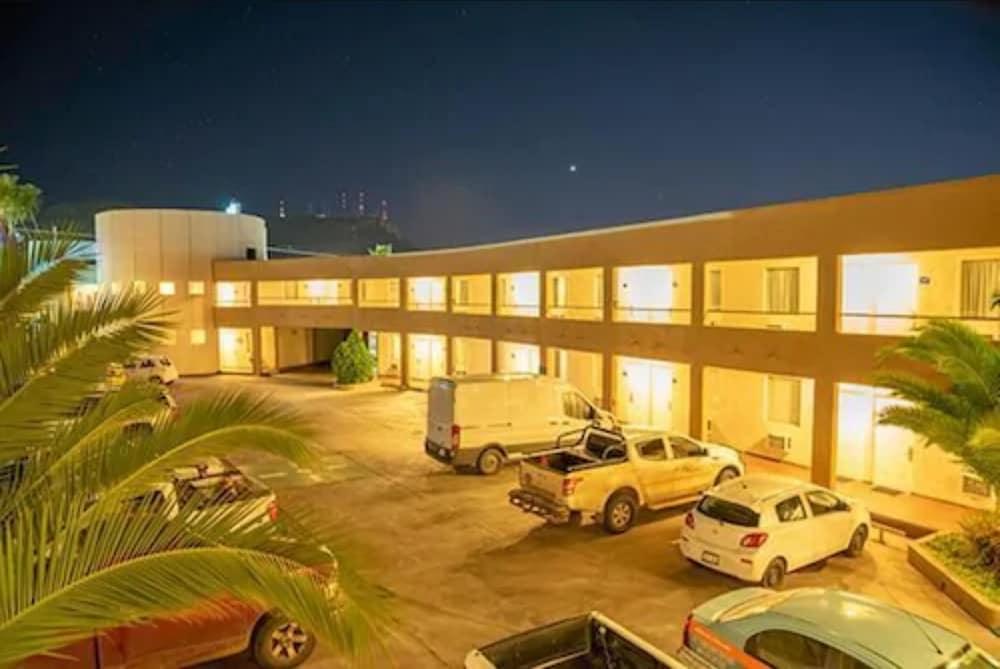 American Inn Hotel & Suites Parral Exterior photo